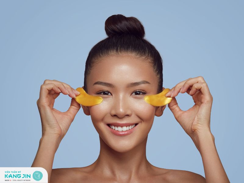 Vùng da dưới mắt là vị trí đầu tiên xuất hiện lão hóa