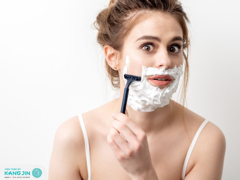 Hướng dẫn cách cạo lông mặt không gây mụn 