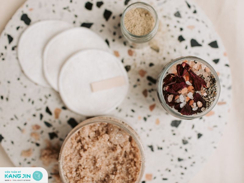 Nên tẩy da chết 1-2 lần mỗi tuần để tránh gây kích ứng cho da