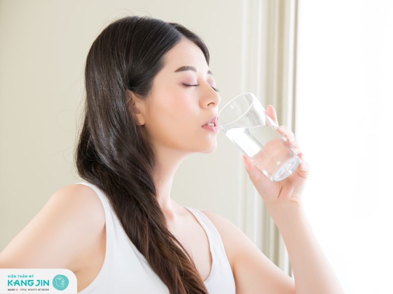 Khung giờ uống nước đẹp da và cơ thể khỏe mạnh bạn nên biết