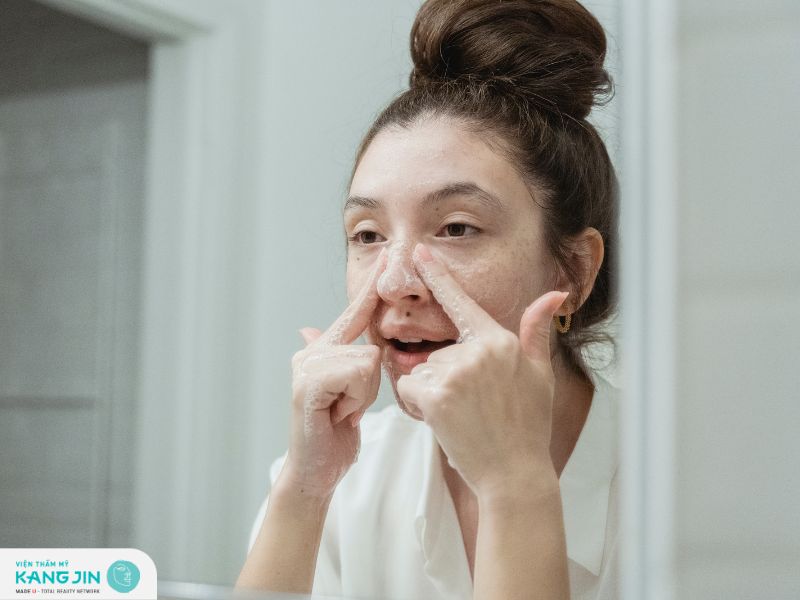 Các nguyên nhân chính khiến da bị khô căng sau khi rửa mặt