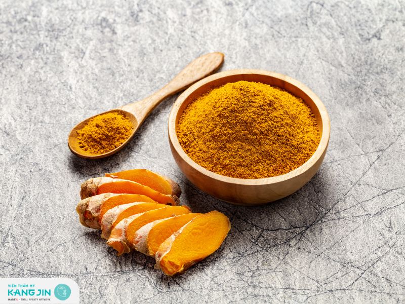 Duy trì uống tinh bột nghệ mỗi ngày trong ít 2 tháng để đẹp da