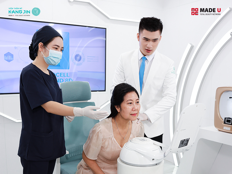 NSƯT Hương Tươi soi da bằng máy Nano Pro 5D hiện đại 