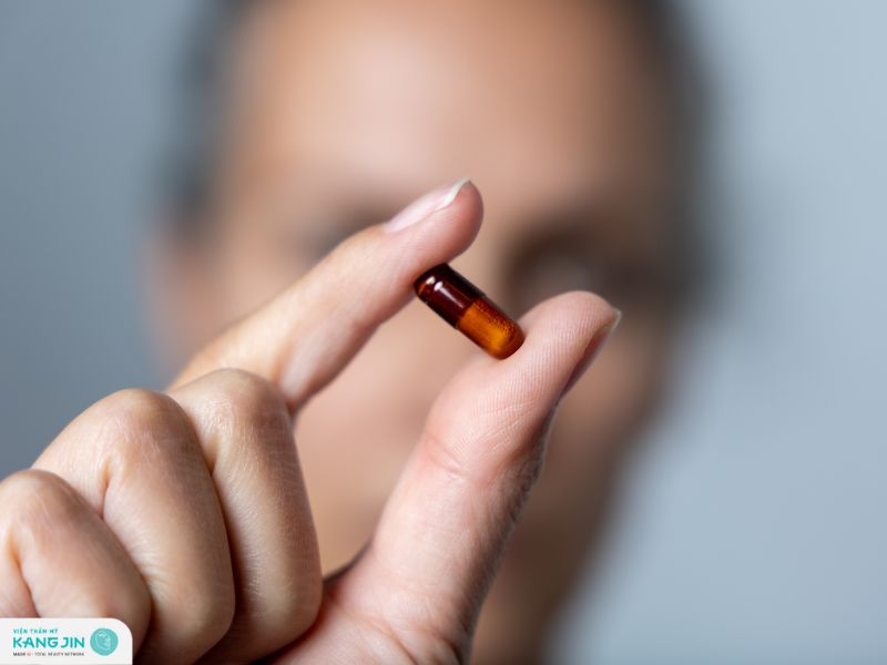 cách dùng vitamin a khắc phục da khô và trứng cá