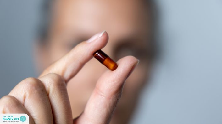 cách dùng vitamin a khắc phục da khô và trứng cá