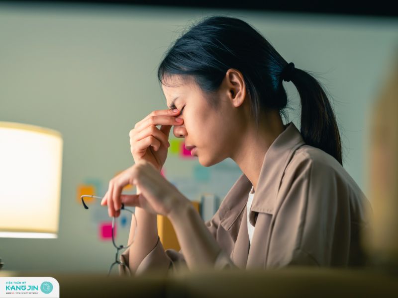 nám da do căng thẳng kéo dài