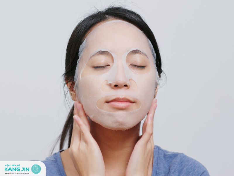 Đắp mặt nạ dưỡng da định kỳ từ 1-2 lần/ tuần vào mùa nắng nóng