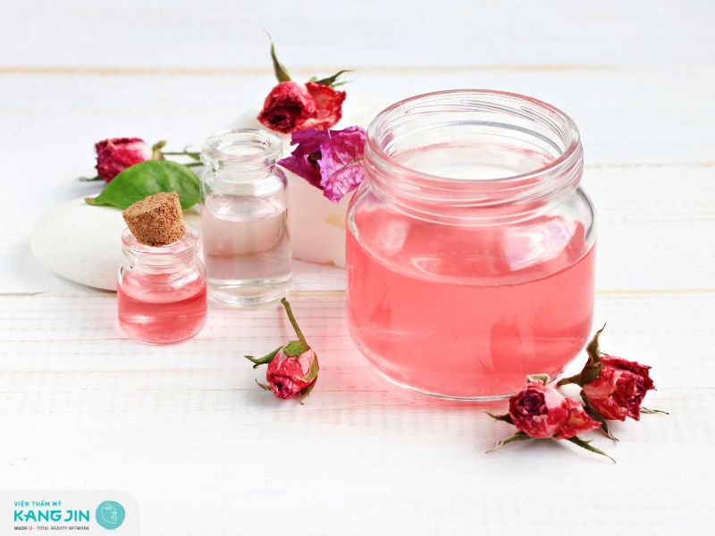 Dầu hoa hồng giúp dưỡng ẩm, tái tạo da