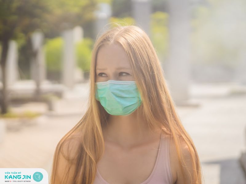 Ô nhiễm không khí là một trong những nguyên nhân khiến làn da bị mụn dễ tái phát lại 