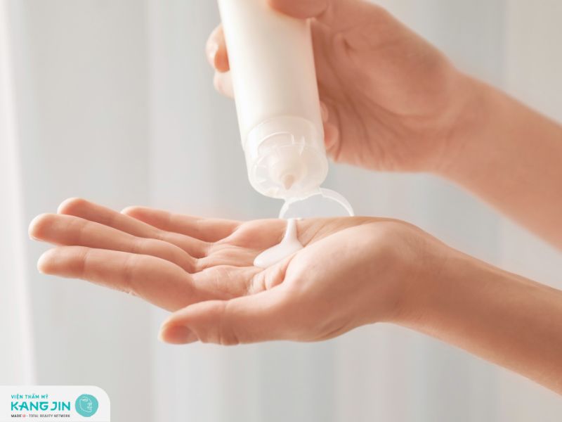 Điều trị tàn nhang bằng kem bôi chuyên dụng