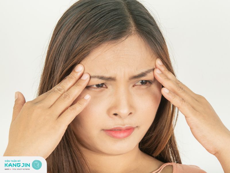 Tác động xấu của nếp nhăn ấn đường