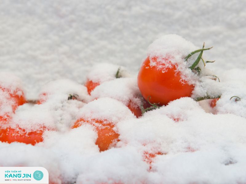 cà chua đông đá chà lên mặt có tốt không