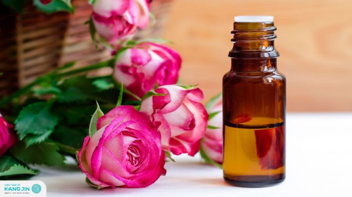 cách sử dụng nước hoa hồng có lợi cho da và tóc