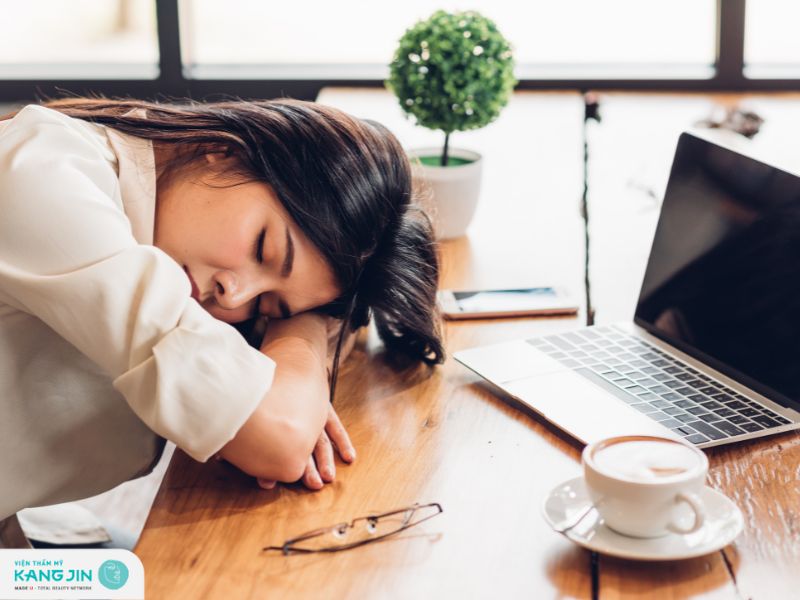 thiếu ngủ khiến da bị thâm