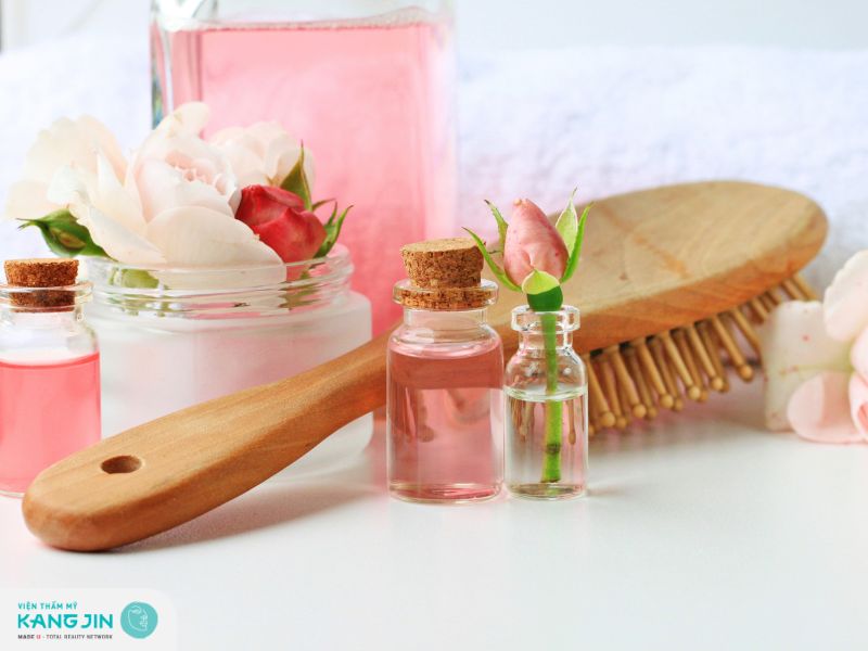 Tác dụng tuyệt vời của nước hoa hồng đối với tóc