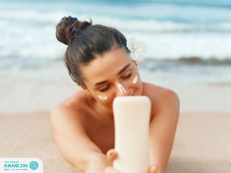 sử dụng kem chống nắng để bảo vệ da