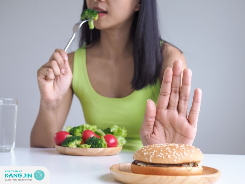 thực phẩm da nhờn nên tránh