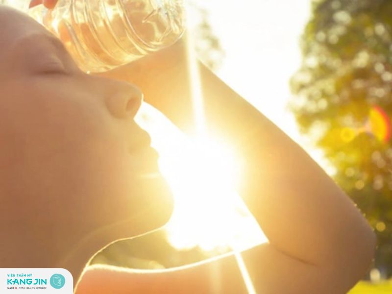 tránh tiếp xúc trực tiếp với ánh nắng mặt trời