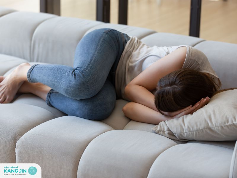 nằm ngủ co người