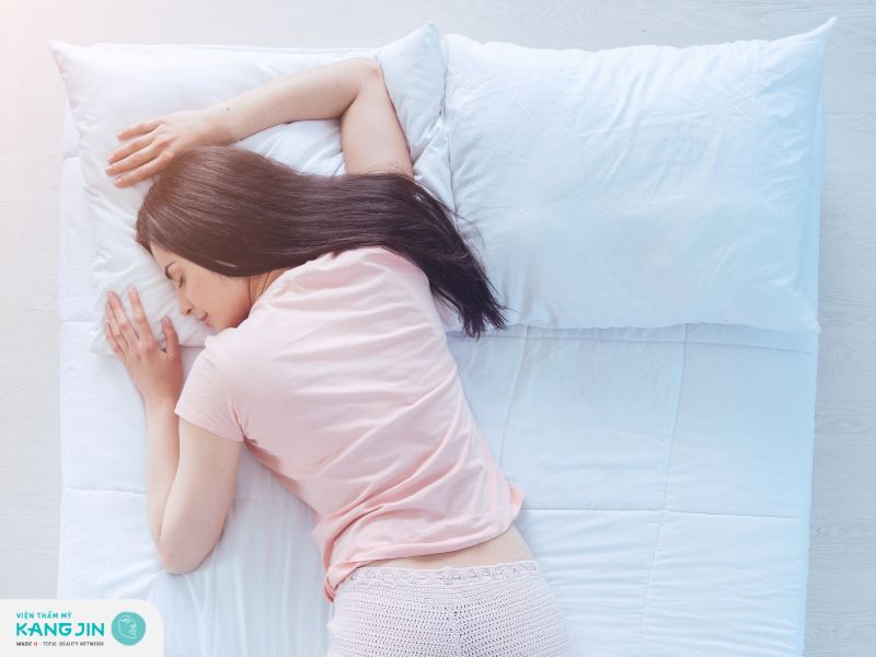 tư thế ngủ không đúng