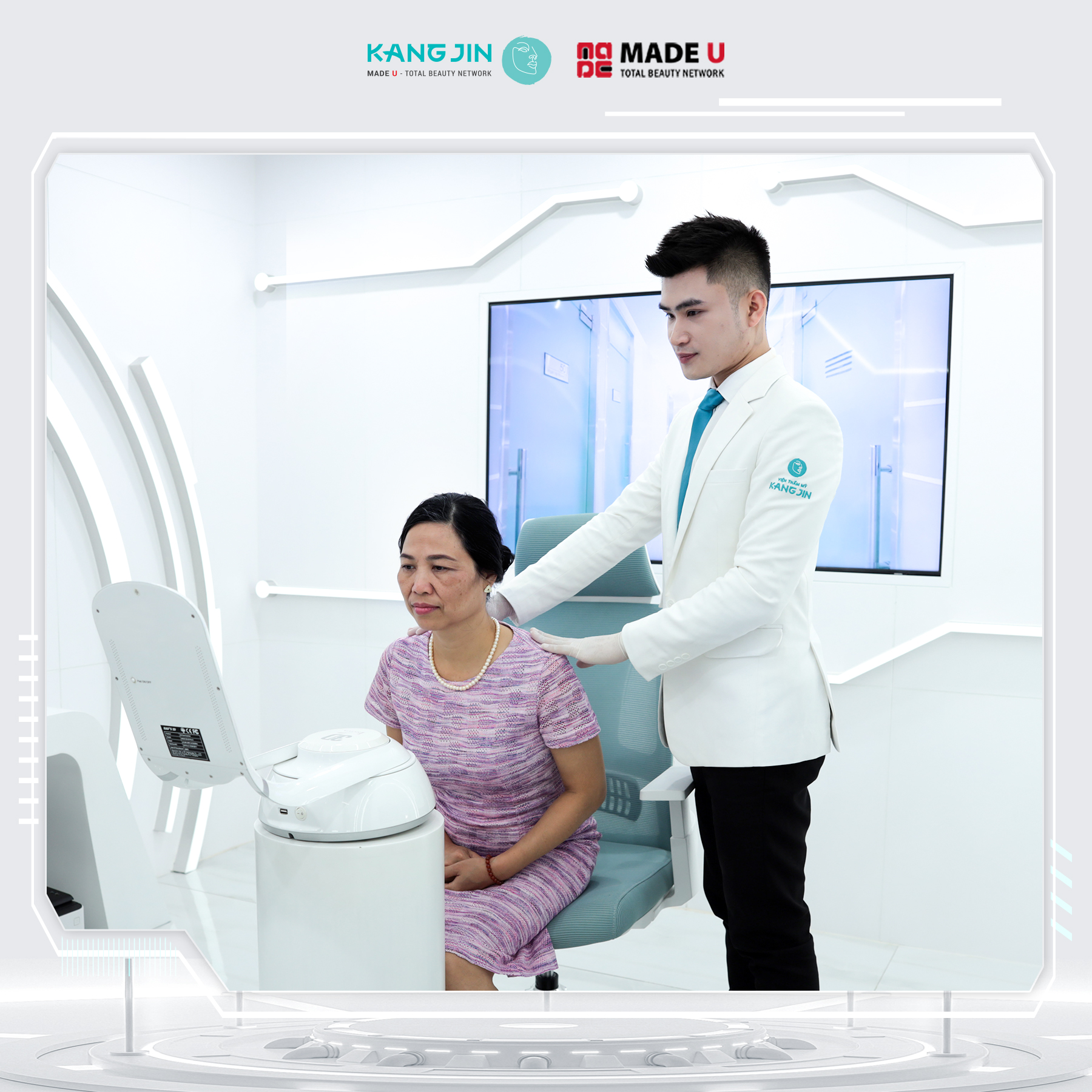 Khách hàng được thăm khám soi da 1:1 cùng chuyên gia với máy móc hiện đại