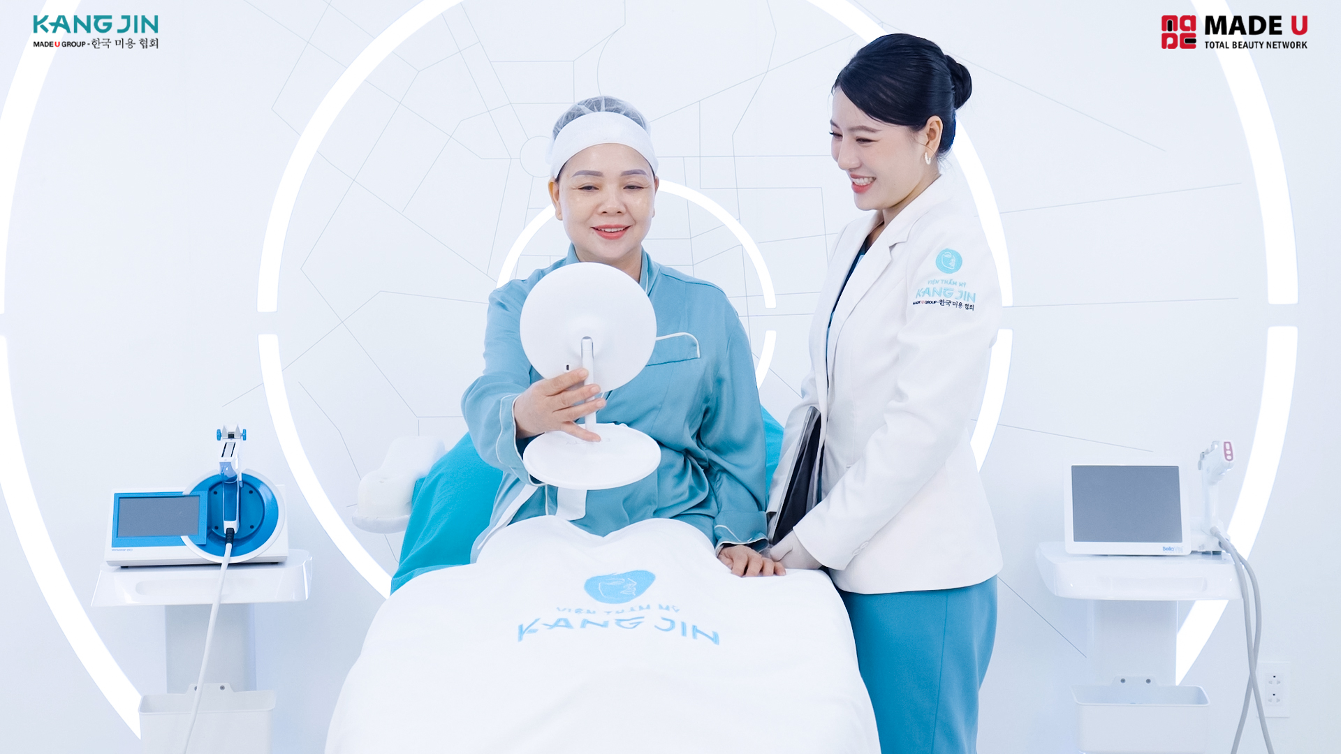 Nụ cười chị trở lại khi thấy hiệu quả nâng cơ trẻ hóa của liệu pháp Sejung MaxCollagen Siêu Vi Điểm mang lại