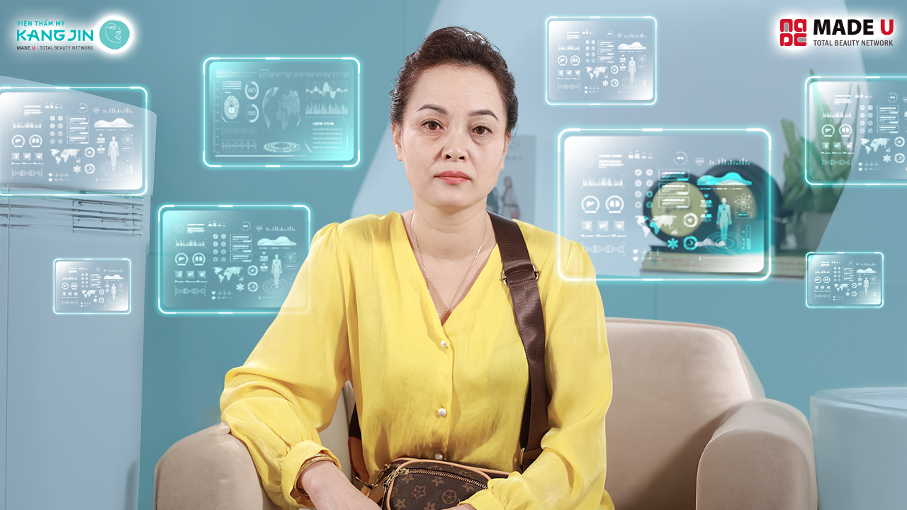 làn da chị Bích với những nếp nhăn hằn sâu nơi khóe mắt