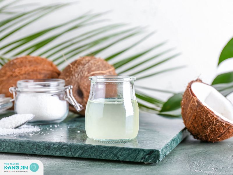 Sử dụng dầu dừa làm giảm nếp nhăn rãnh cười khóe miệng hiệu quả