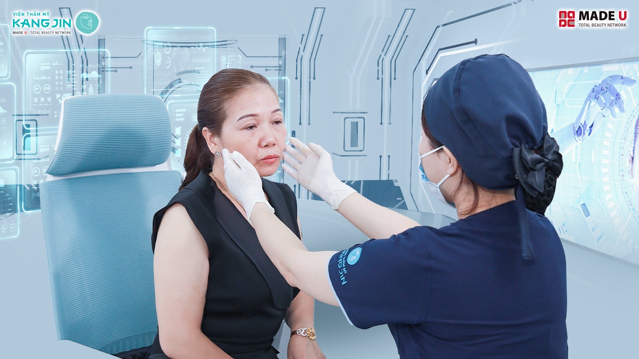 Ekip bác sĩ tại Sejung thăm khám cho chị Hiền