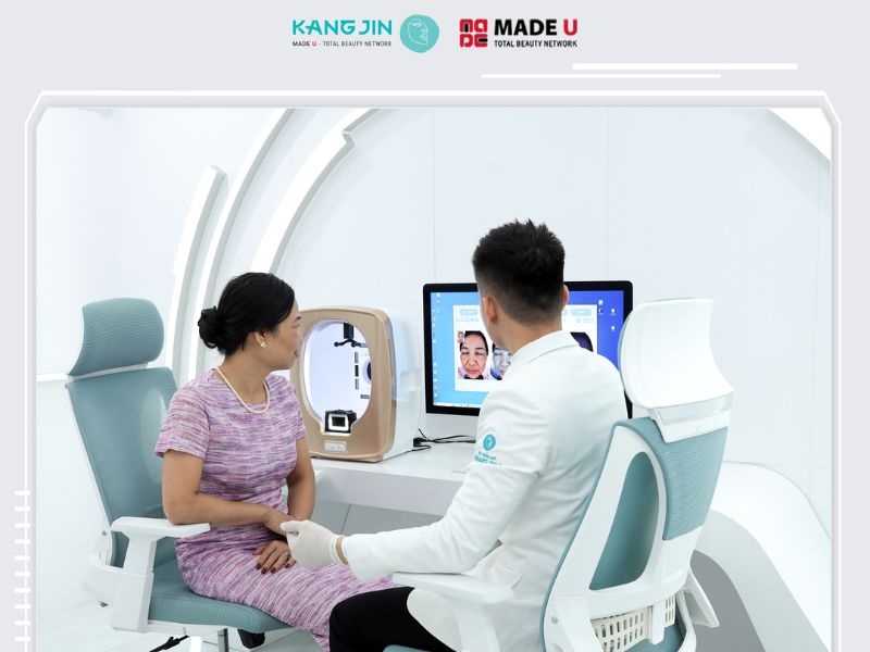 Khách hàng được tư vấn, thăm khám 1:1 khi thực hiện trẻ hóa bằng KangJin Maxcollagen Diamond Siêu Vi Điểm