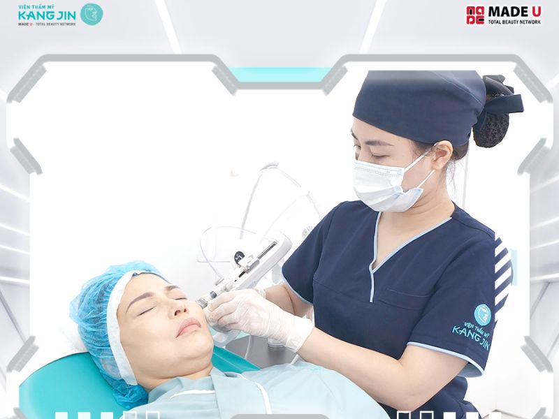 Kinh nghiệm của bác sĩ thực hiện ảnh hưởng đến chi phí trẻ hóa da vùng mắt