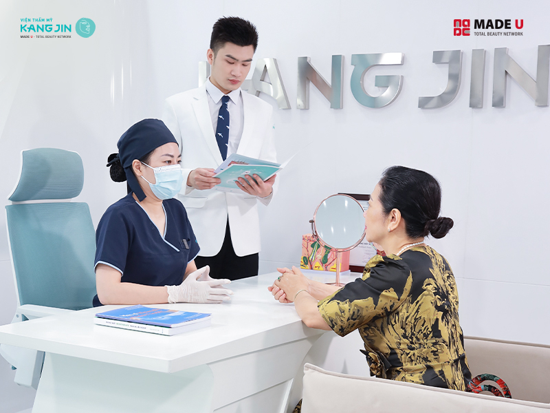 Khách hàng được tư vấn, thăm khám 1:1 cùng chuyên gia, bác sĩ tại VTM KangJin