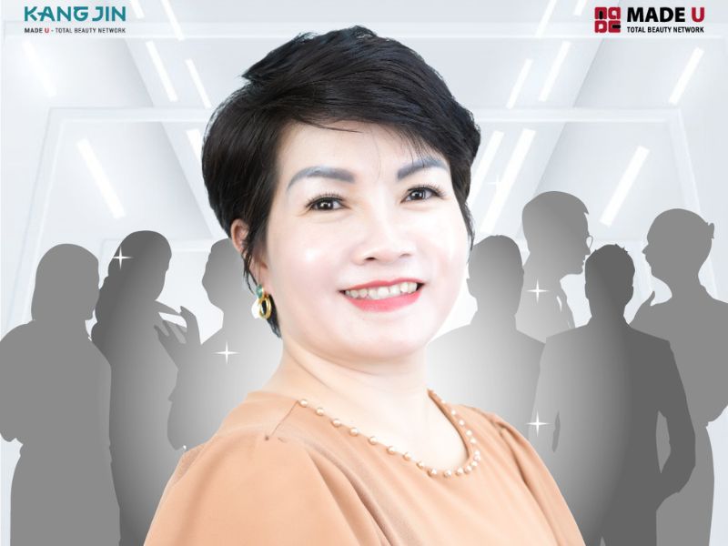 Làn da trẻ trung, rạng rỡ giúp chị Ly Ly tỏa sáng trong ngày họp mặt bạn bè