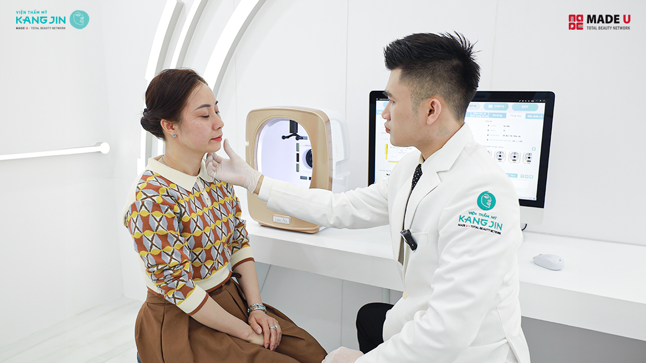 thăm khám bằng Skin Lab 5D