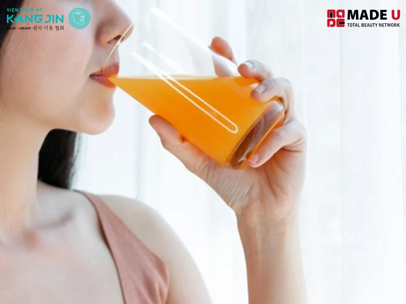 Uống nước cam pha nước giúp tăng sức đề kháng và giảm cảm giác thèm ăn