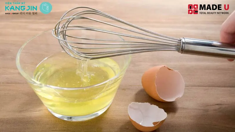 Cách khắc phục cô bé bị thâm bằng lòng trắng trứng