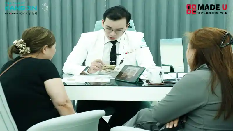 Khách hàng sẽ được bác sĩ đánh giá tình trạng da bị lão hóa, lựa chọn phác đồ phù hợp.