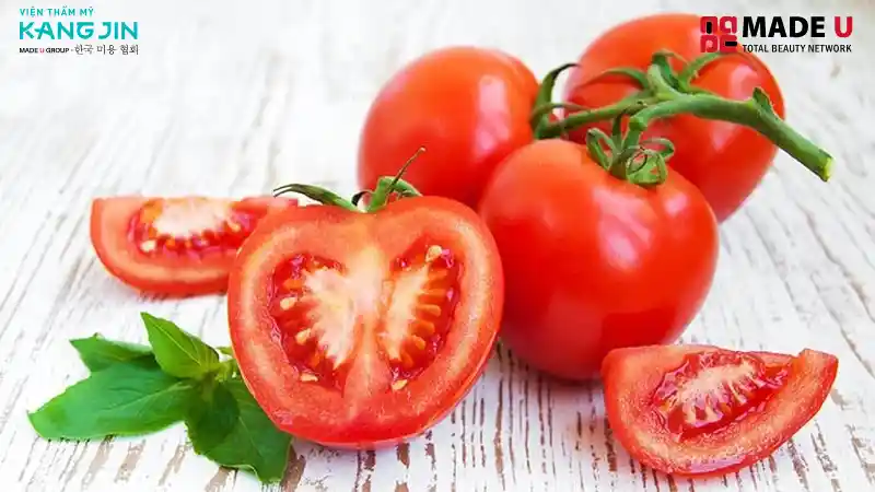 Cà chua giúp giảm thâm nám hiệu quả, cung cấp dưỡng chất từ bên trong.