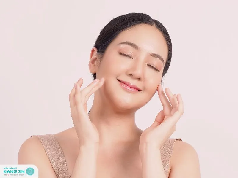 Gương mặt đồng đều, tròn đầy ưa nhìn