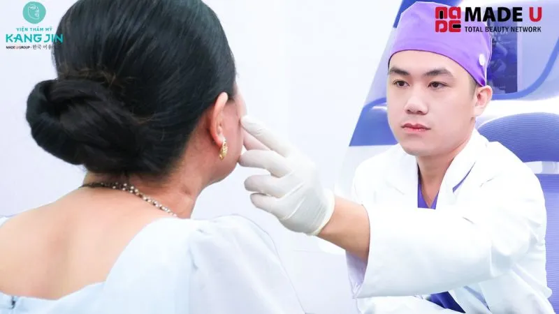 Khách hàng được tư vấn, thăm khám trực tiếp cùng đội ngũ bác sĩ giàu kinh nghiệm